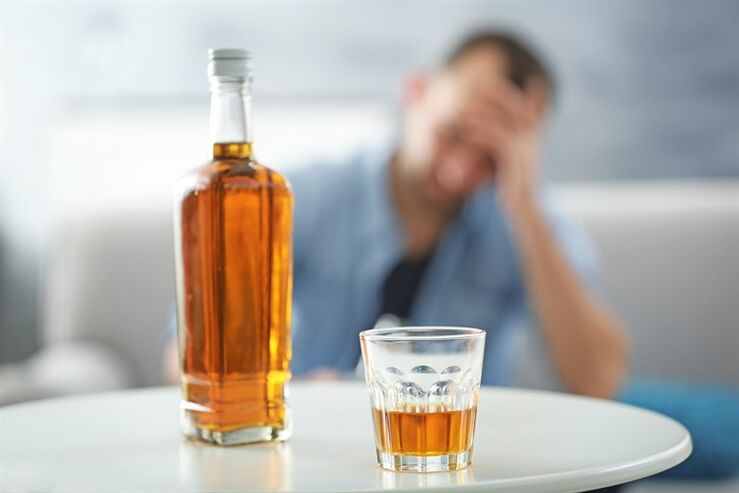 Minum alkohol secara negatif mempengaruhi fungsi ereksi seorang lelaki